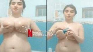 سكس عربي xnxx مراهقة جسمها فاجر تستحما اما الكاميرا